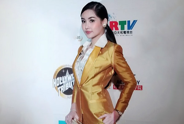 Trăm bức ảnh như một, Lê Âu Ngân Anh bị chê có biểu cảm bất biến